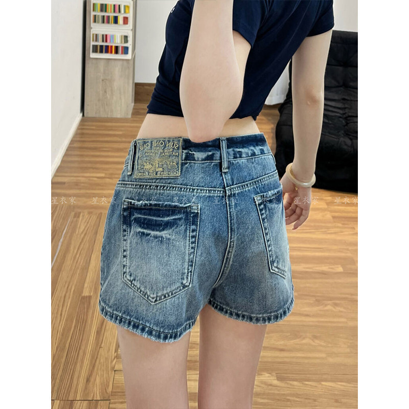 Light-Colored Embroidered Back Pocket Fashion Low-Waist Hip-Enhancing Butt-Lifting Straight-Leg Denim Shorts for Women, Slimming Butt-Hugging Hot Pants A-Line Shorts