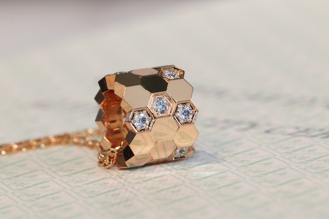 Golden version honeycomb diamond necklace, light luxury and niche necklace, female petite waist pendant, honeycomb collarbone chain_voghion.com