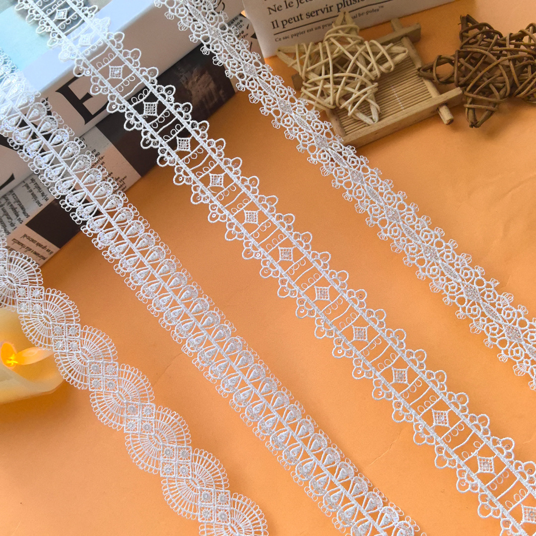 源厂新款白水溶花边牛奶丝细纱珠片刺绣蕾丝双边绣花条码上衣辅料