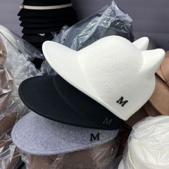 純羊毛は冬のM標猫耳鴨舌帽女性包頭保温百合馬術帽気質礼帽卸売り