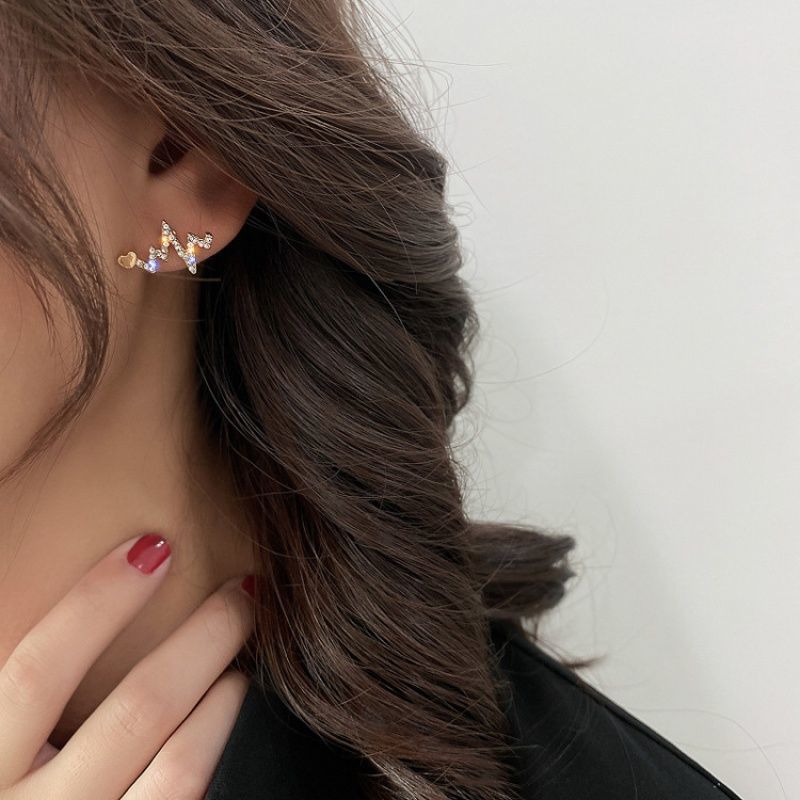 Korean Style Diamond Heartbeat Wave Shaped Stud Earrings display picture 7