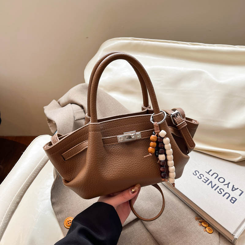 Bagos de banquete de lujo ligero de alto nivel nicho de viaje de hombro 2025 nuevo bolso de mochila explosivo para mujeres