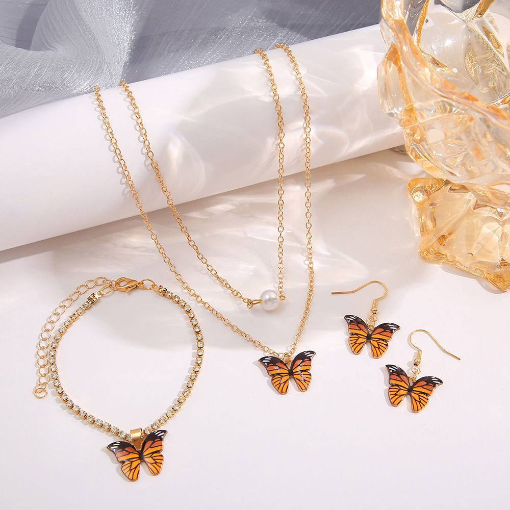 Butterfly Pendant Necklace Set Creative Retro Three-piece Jewelry_voghion.com