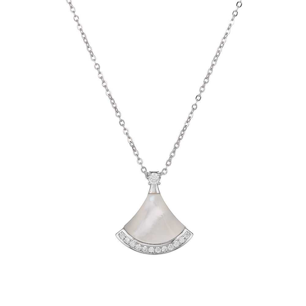 Tiktok Exquisite High-Quality Natural Mother-Of-Pearl Dress Necklace for Women, Thick Gold-Plated, Light Luxury, High-End Fan-Shaped Collarbone Chain