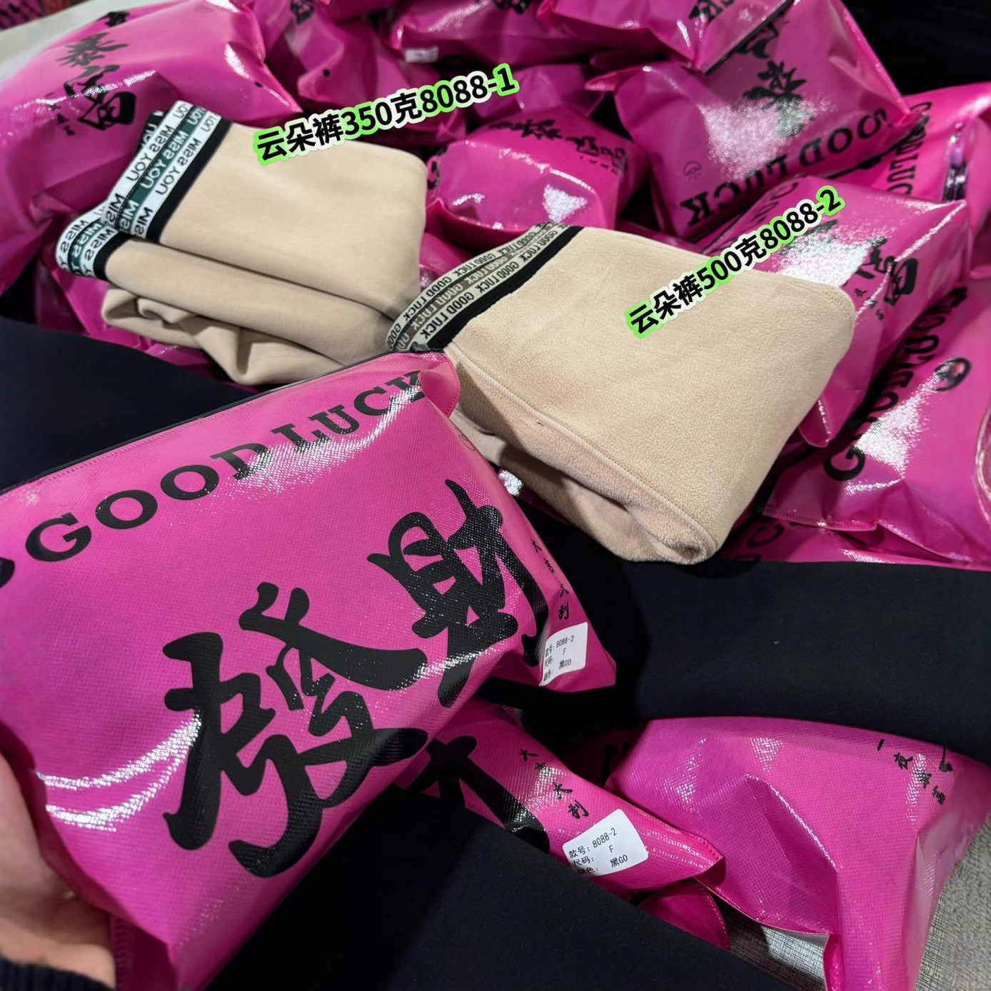 Autumn and Winter Cloud-Patterned Fleece-Lined Warm Pants, High-Waisted Seamless Leggings for Women, Slim Fit, Flattering, Cropped Black Pants