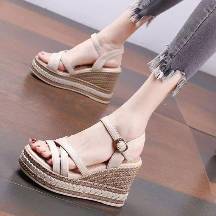 Sandalias de tacón grueso para mujeres de verano impermeable simple 2026 nueva moda muffin impermeable tacones altos