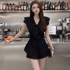 ファッショナブルで美しいスーツの女性の夏のインターネット有名人のデザインラペルコート若いハイウエストショーツトレンディ
