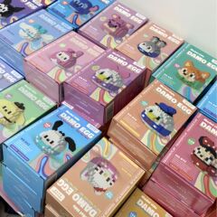 レゴいちご熊達摩卵積み木アニメq版公仔の小さな粒子を組み合わせて子供のおもちゃ卸売りに対応しています。