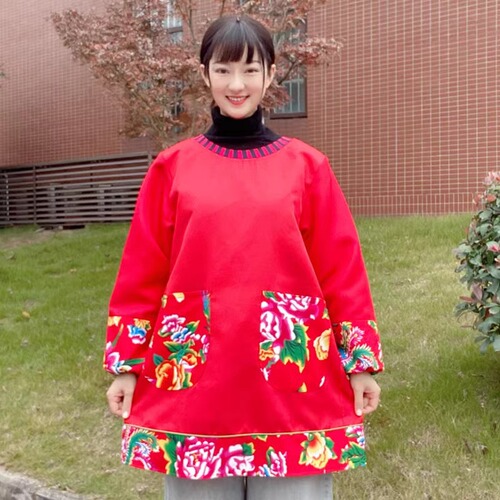Long-sleeved apron—waterproof and oil-resistant—for kitchen, home, and hospitality use; vintage-style, ethnic-inspired, festive Chinese-style coverall.