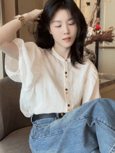 白色棉麻短袖双色扣衬衫女夏季2025新款小众宽松显瘦泡泡袖上衣女