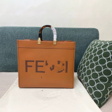 �μ��Ů�W���͹�С���OӋ������߼��д�����ͨ��б���1520