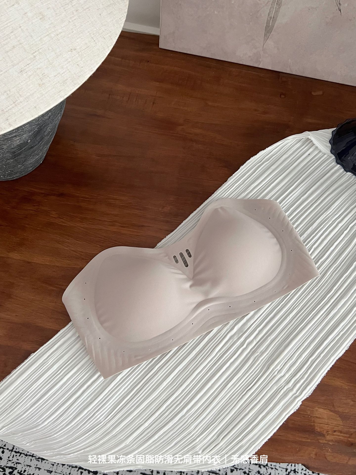 Venta directa de fábrica comercio electrónico transfronterizo sudeste asiático Vietnam Tailandia señoras hombros no inducen sujetador antideslizante de gelatina