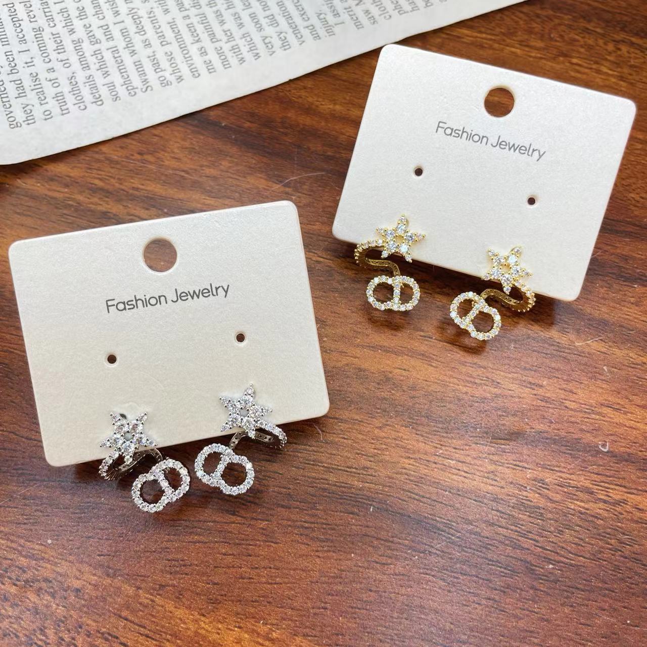 Luxurious and exquisitely crafted high-end CD letter rotating star earrings, fashionable, sweet, delicate, diamond-embellished, with a high-end feel
