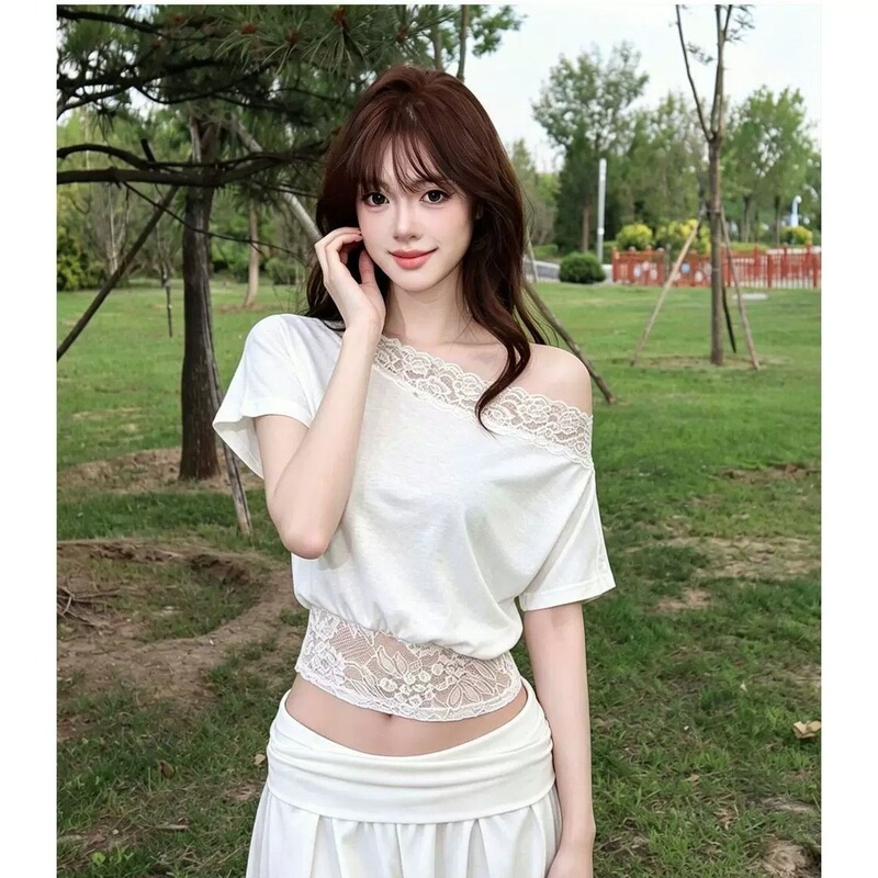 Lace Patchwork Asymmetrical Neckline Off-Shoulder Short-Sleeve T-Shirt for Women, Summer Fashion Design, Slim Fit, Pure Desire Style, Versatile Top, Ins Lace Patchwork Asymmetrical Neckline Off-Shoulder Short-Sleeve T-Shirt for Women, Summer Fashion Design, Slim Fit, Pure Desire Style, Versatile Top, Ins