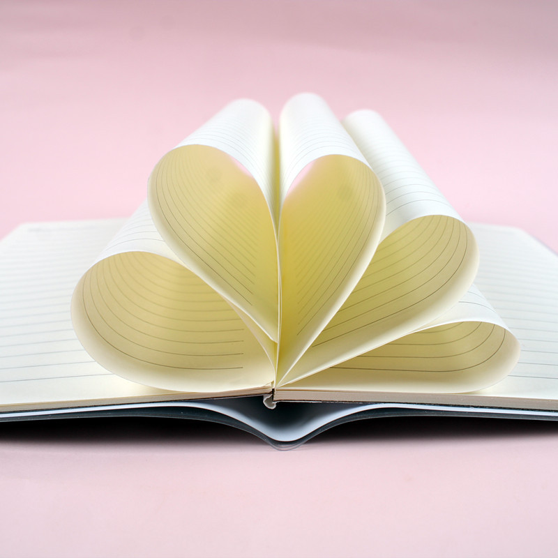 Caja de plástico de dibujos animados 32k para estudiantes de primaria y secundaria libro de ejercicio libro de escritura Oficina Creativa engrosada cuaderno vacaciones premio