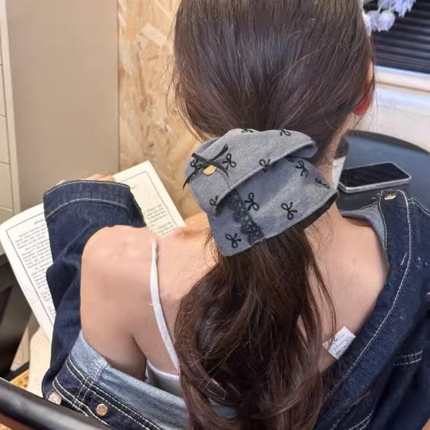 Liu Yifei con el mismo color gris anillo de cabello de intestino grueso de alta resistencia cuerda de cabello de pelo de bola correa de cabello