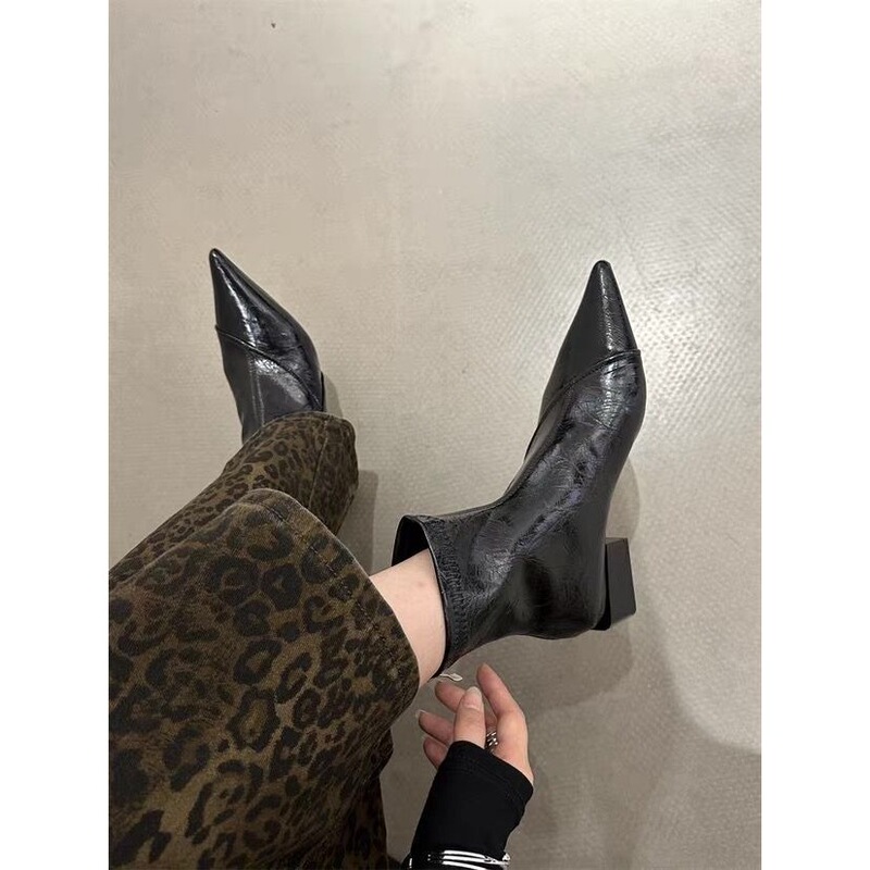 French New Slim Boots for Women in Autumn and Winter New Pointed Toe Small Nude Boots Thick High Heels Ankle Short Boots French New Slim Boots for Women in Autumn and Winter New Pointed Toe Small Nude Boots Thick High Heels Ankle Short Boots