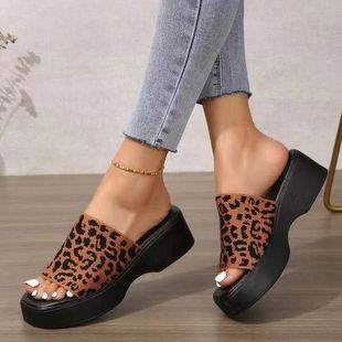 Դ�^�S�ҚW���羳�¿�һ�����¸������ЬSlippers���Q��a