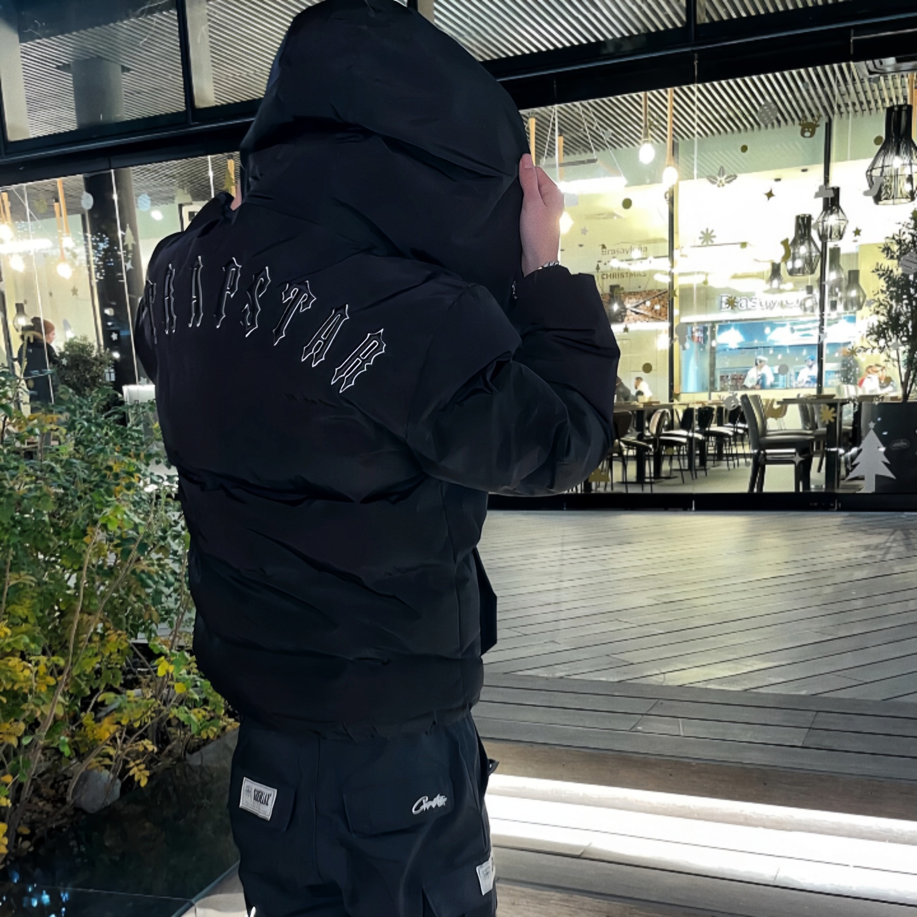 Versión correcta de la chaqueta de algodón de la calle americana TRAPSTAR con bordado de letras detrás de la chaqueta cálida de invierno de hip-hop de la costa oeste