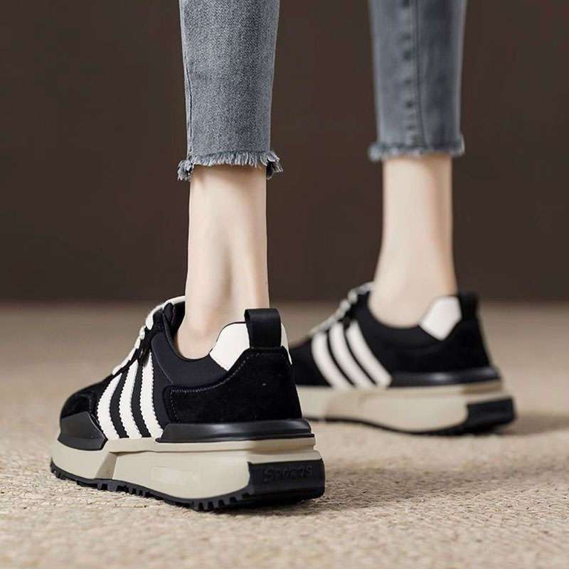 Popular small waist waffle shoes for women 2023 autumn and winter New black soft leather platform sports clunky shoes for women