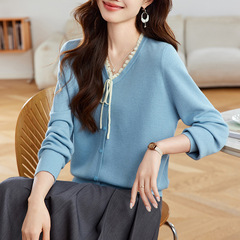甘い風のvネックのひもの色合わせのニットの長袖の女性2025春の洋風の年齢を減らしますファッションの上着の潮