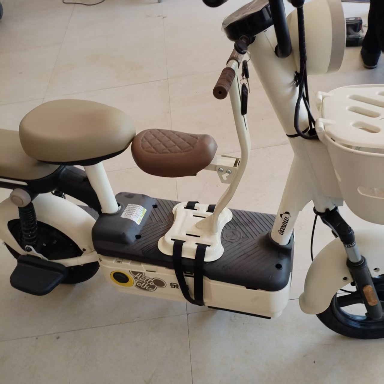 Manufacturer wholesale electric vehicle front-mounted child seat, foldable child baby electric motorcycle armrest stool safety seat
