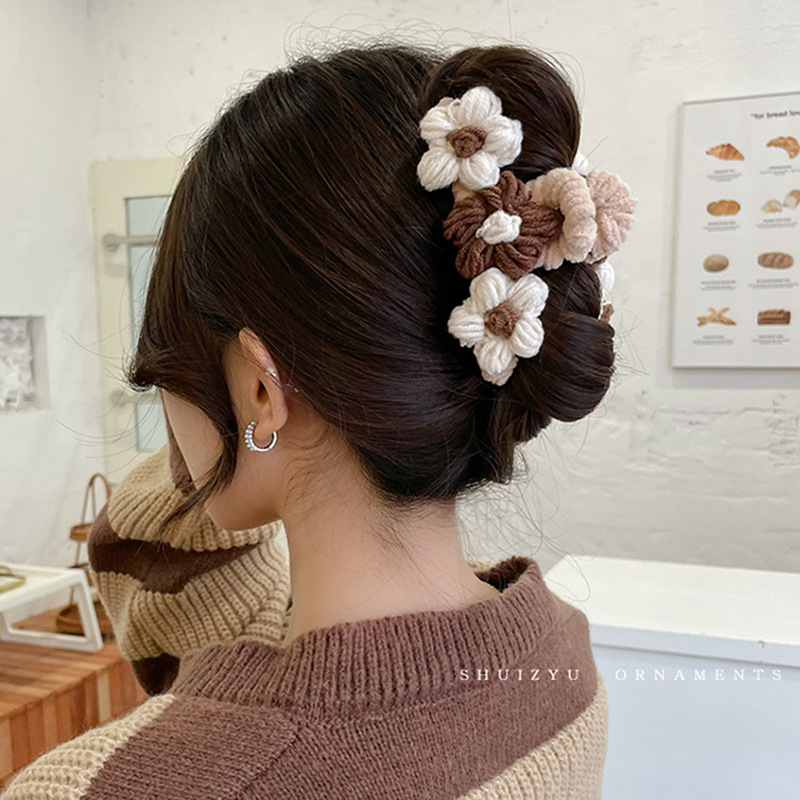 Pin de pelúcia para mujeres 2025 nuevo alto grado otoño invierno gran clip de tiburón cabello peludo clip de cabello adornamiento de cabeza