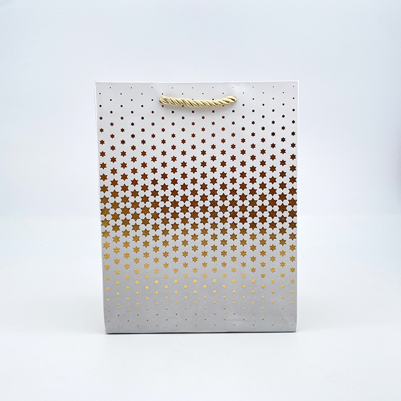 跨境烫金礼品包装 袋服装店高级感创意礼物袋 手拎白卡牛皮手提袋