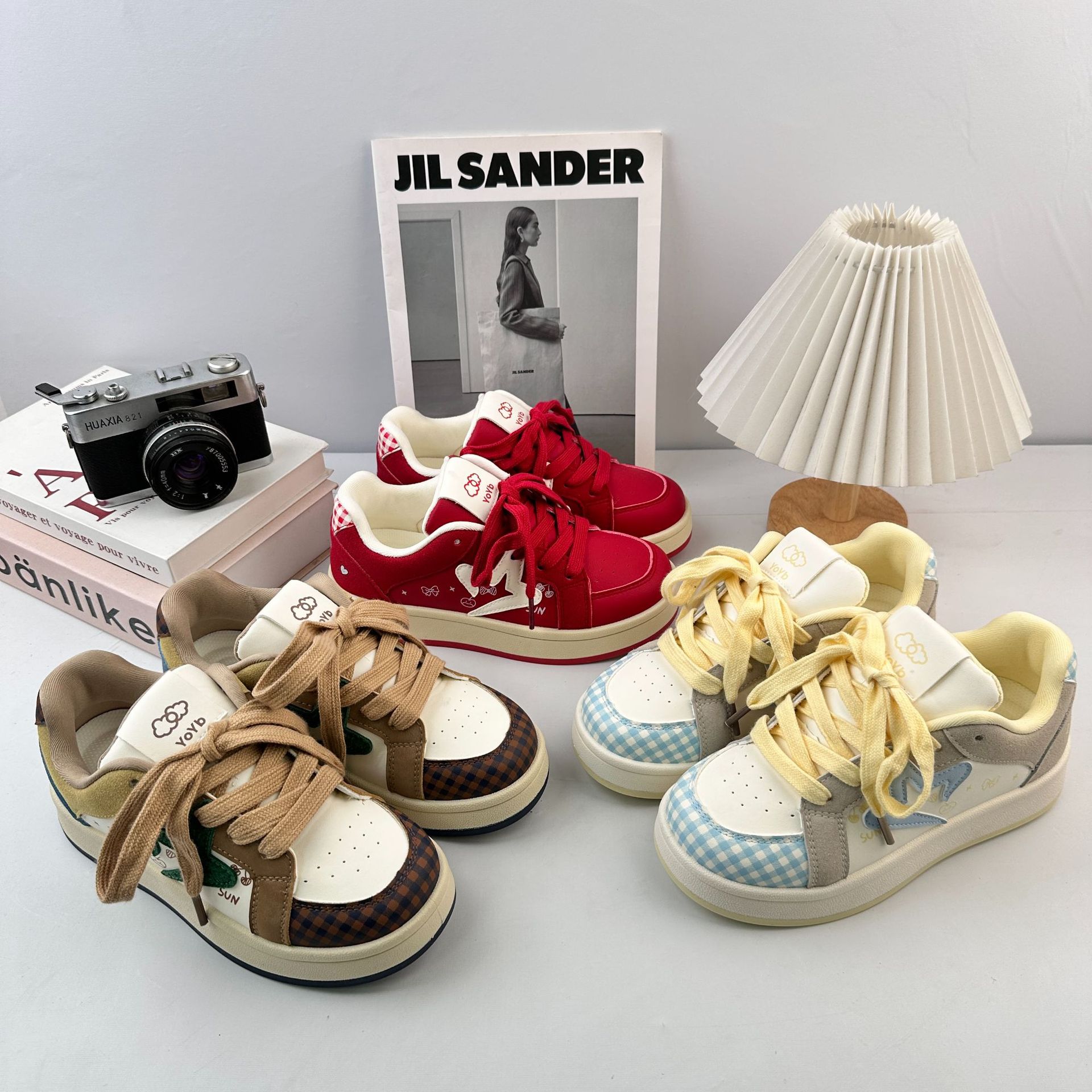 Yuanbo coreano fresco fondo grueso de dibujos animados zapatos blancos para mujeres 2025 nuevo estilo de moda versátil zapatos de pan de nicho