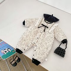 Ins冬の新型女の赤ちゃんは花を砕いて白黒の蝶結びをします。