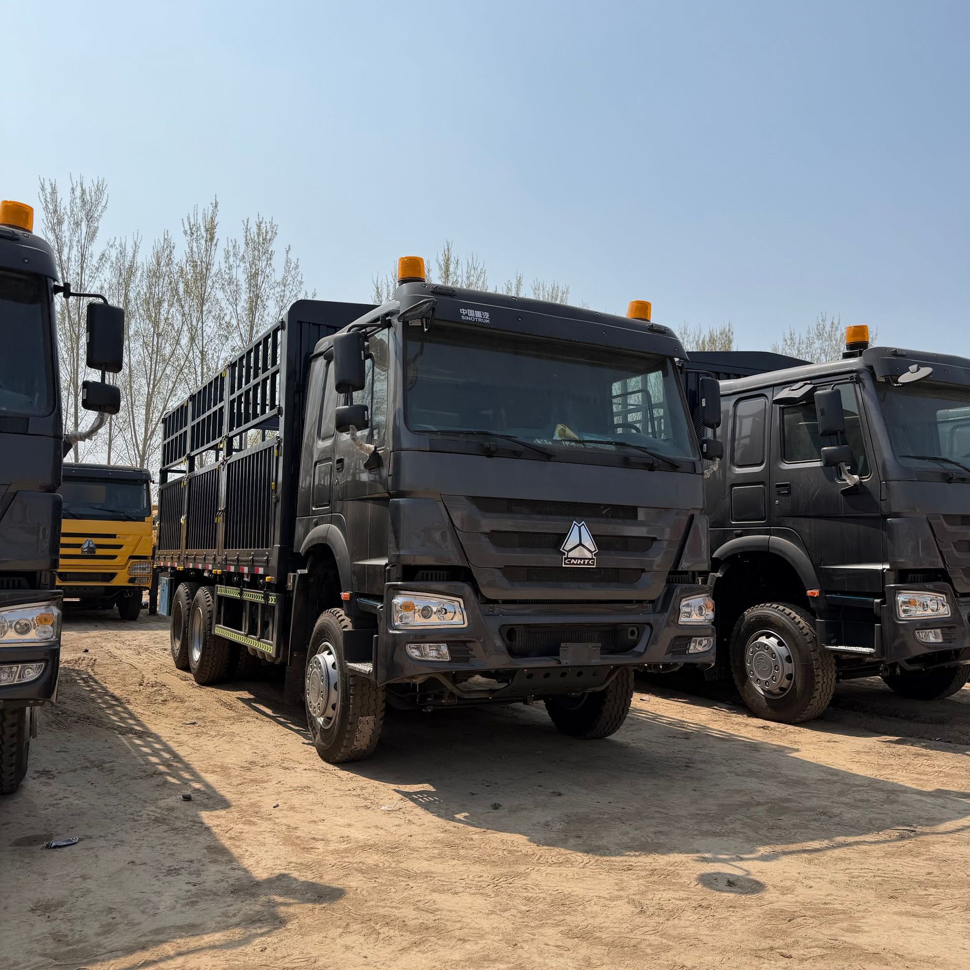Exported to Africa: Howo Engineering Dump Truck, 6X4 Flatbed Truck, Front Four-Wheel Drive and Rear Eight-Wheel Drive Dump Truck