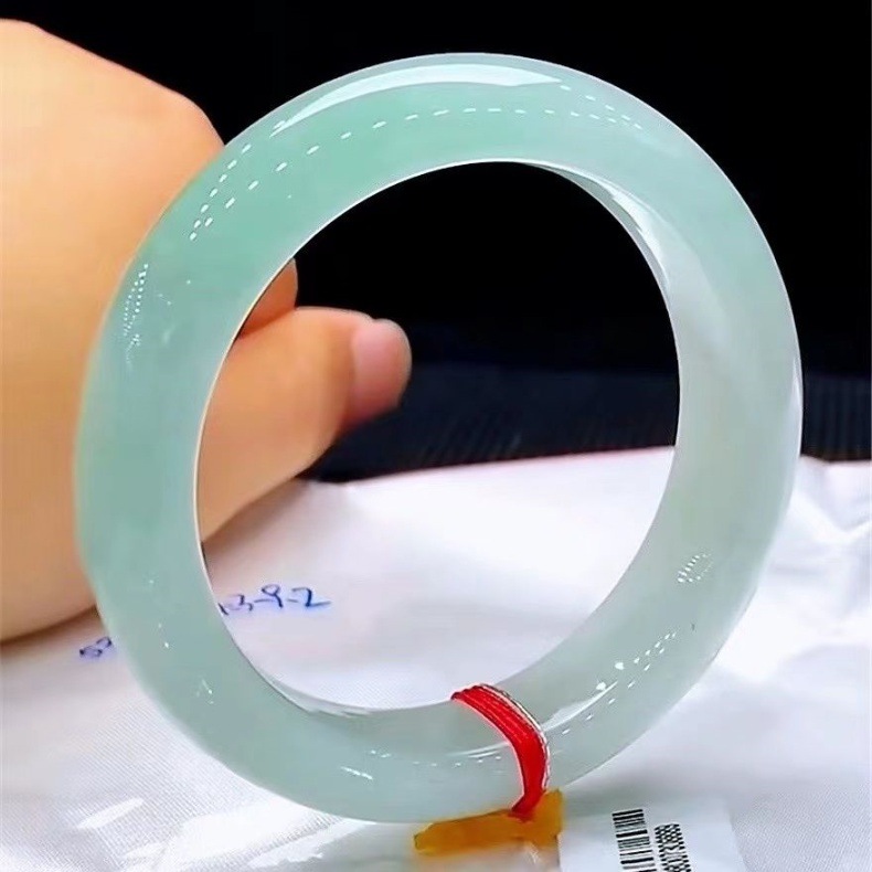 Vòng tay ngọc bích tự nhiên Miến Điện màu xanh nhạt có giấy chứng nhận chi tiết 3