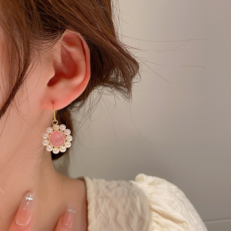 Cute Pink Resin Pearl Flower Alloy Ear Hook Female display picture 4