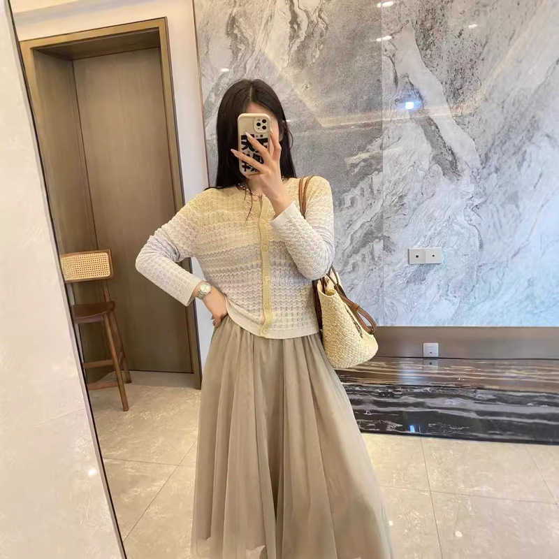 In the early autumn of 25 years, French B new style temperament small style high gradient cardigan slim all-match knitted top