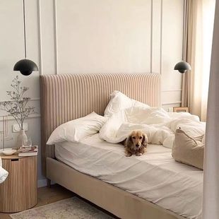 Light Luxury Simple Velvet Double Master Bedroom French Retro Modern Cream Double Bed Designer Velvet Bed for Small Apartment