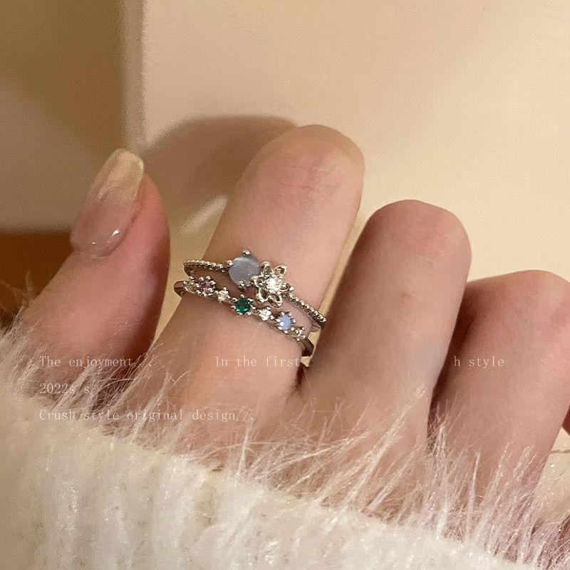 海藍の愛の指輪の女性の軽豪華な大衆の設計感の月光のジルコンの食の指輪の気質はリングの女性を調節することができます。