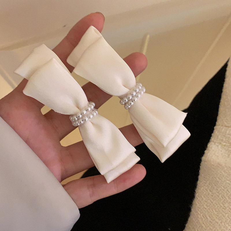 Koreanische Satin Textur Retro Französisch Perle Bogen Haarnadel 2024 Frühen Herbst Vielseitig Entenschnabel Clip Neue Haar Zubehör_voghion.com