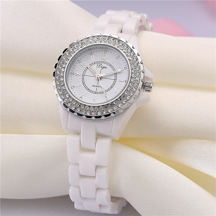 Sommer klassische heiße Art koreanische Marke Damen Quarzuhr weiße Keramik Damenuhr wasserdicht Student Mode Uhr_voghion.com