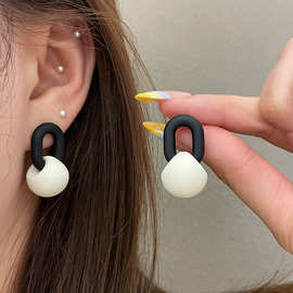 2025年秋冬松栗奶油小圆珠不规则几何耳钉韩版气质新款潮少女耳环