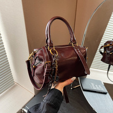 跨境外出皮包女油蜡皮秋冬新款手提包大容量通勤枕头包包斜挎包