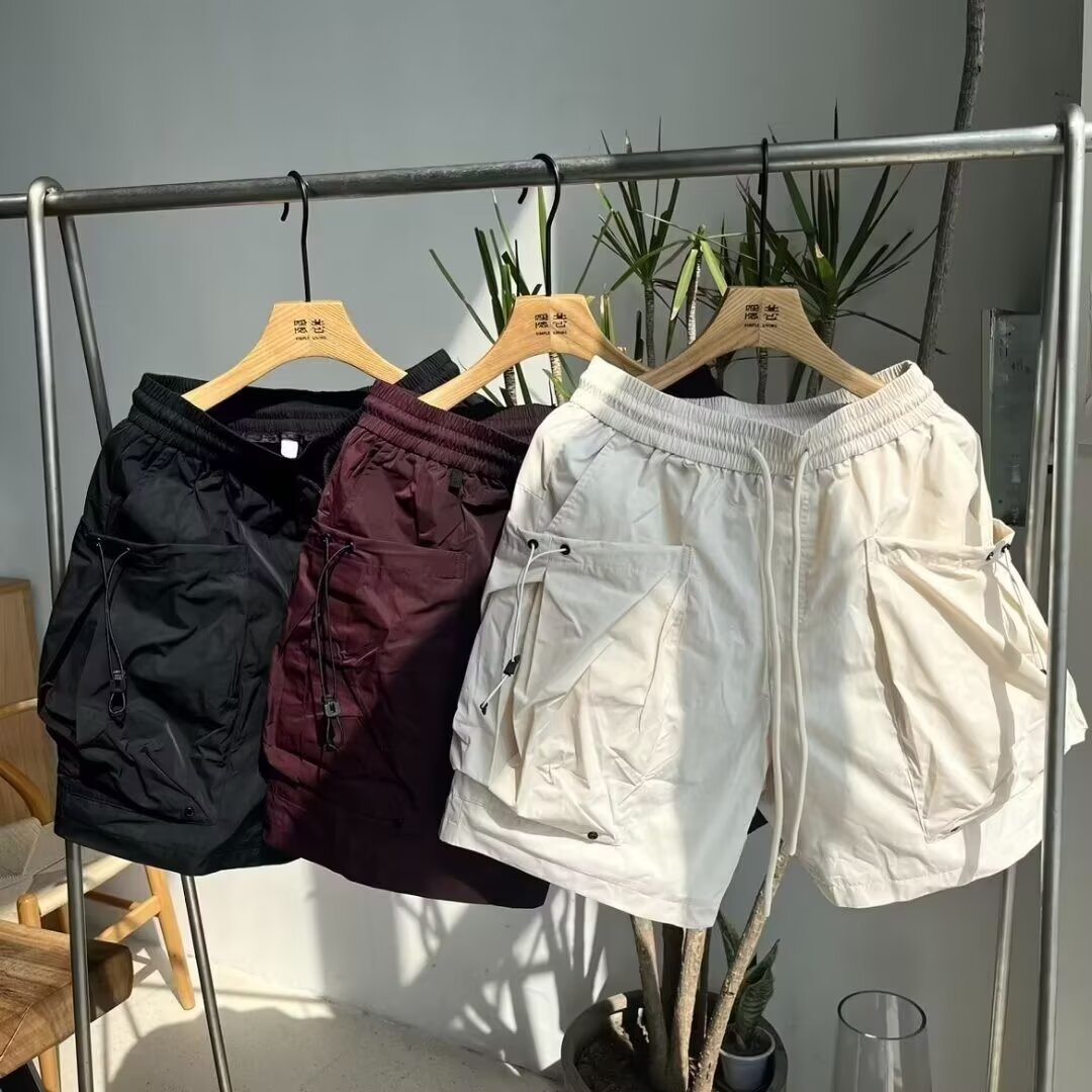 Función de viento de bolsillo de trabajo pantalones cortos para hombres verano forrado de malla brillante sensación fría y rápida secado piernas anchas al aire libre pantalones de cinco puntos para hombres