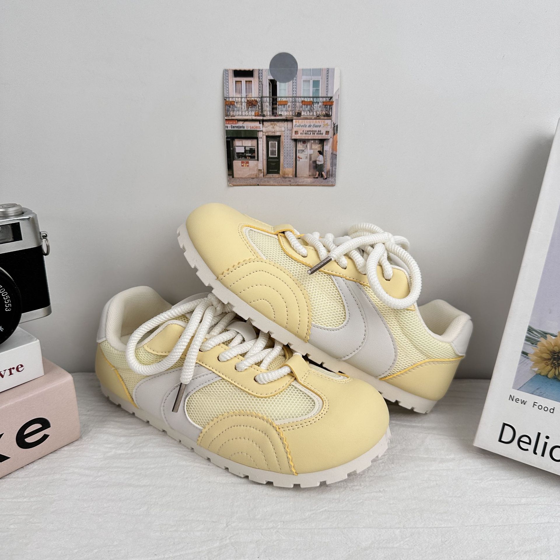 Zapatos de entrenamiento transpirables de malla de ondas distantes para mujeres 2025, nuevos zapatos blancos de nicho, zapatos de plancha plana, zapatos de cabello