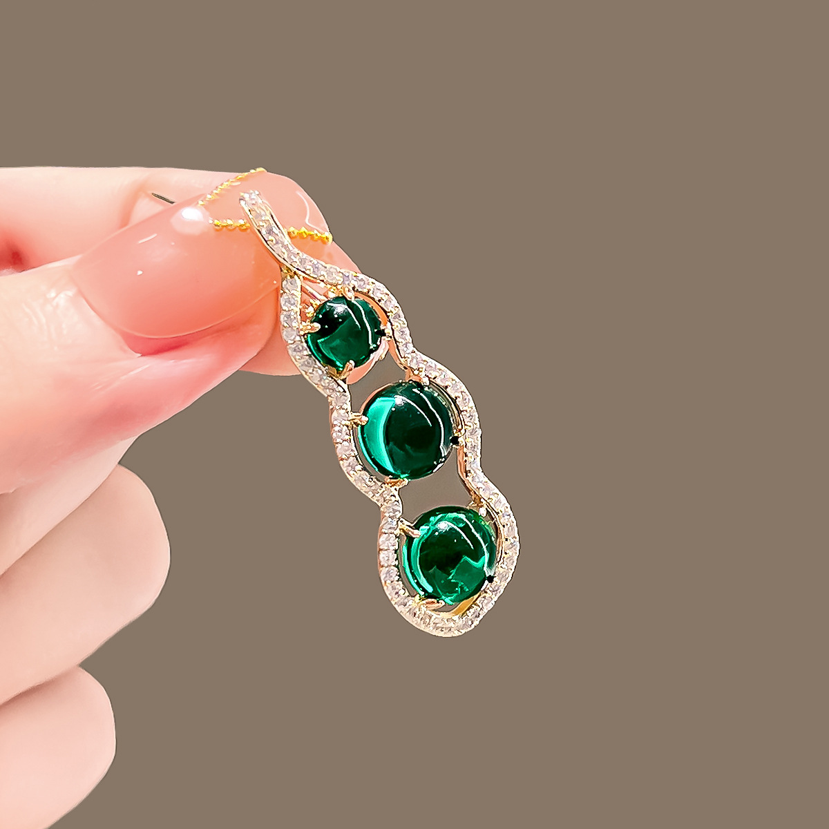 Elegáns pillangó bross nyakrögzítővel ruhaigazításhoz_voghion.com