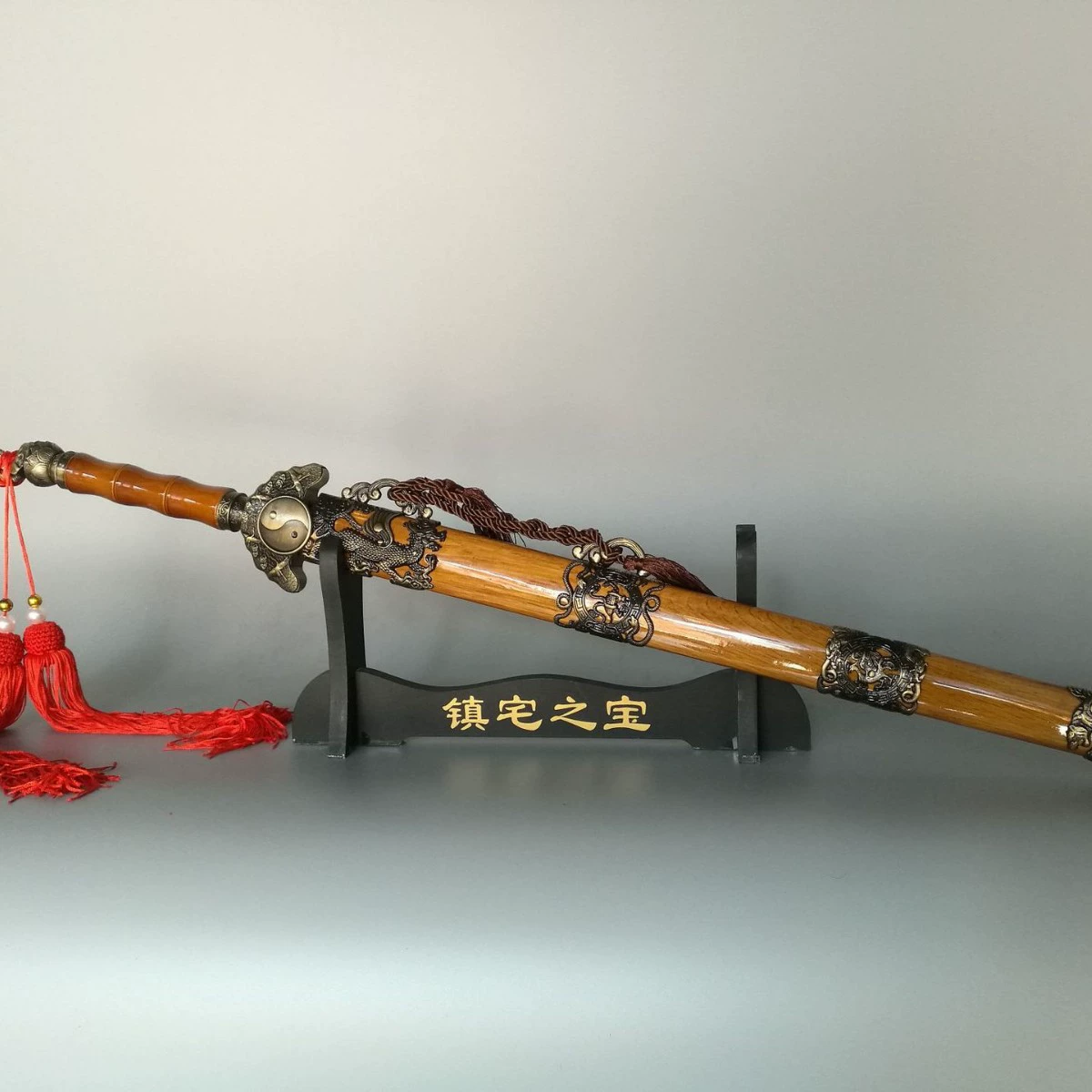 Мечи в городе Лунцюань 20-дюймовый желтый маленький Сюаньу Тайцзицюань