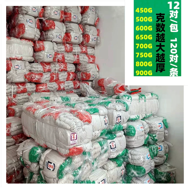 Толстые хлопчатобумажные перчатки на строительной площадке