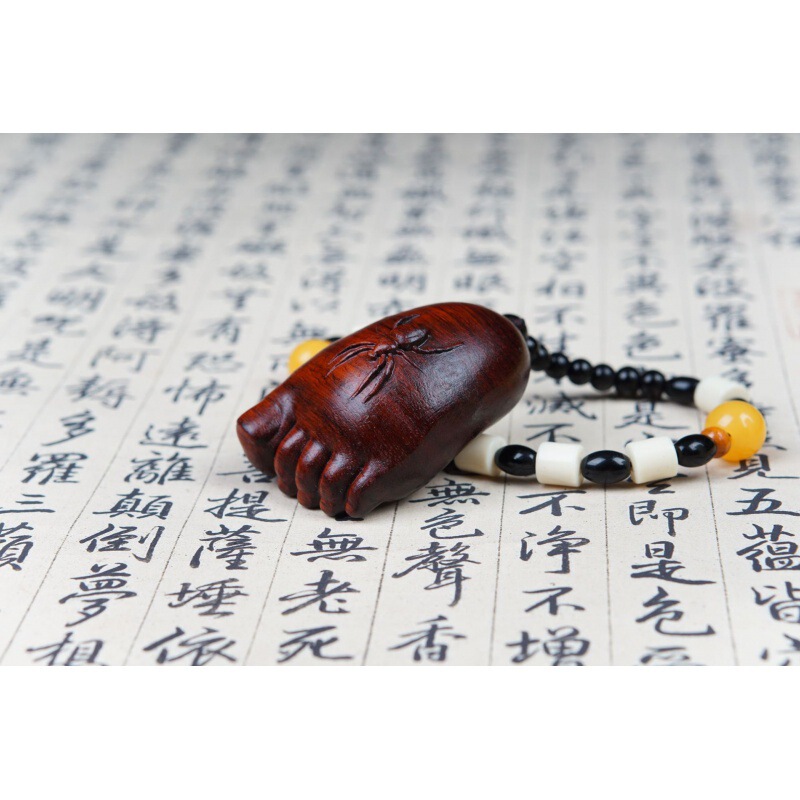 紫檀木の彫刻は壺の福袋を手にして、手にします。|undefined