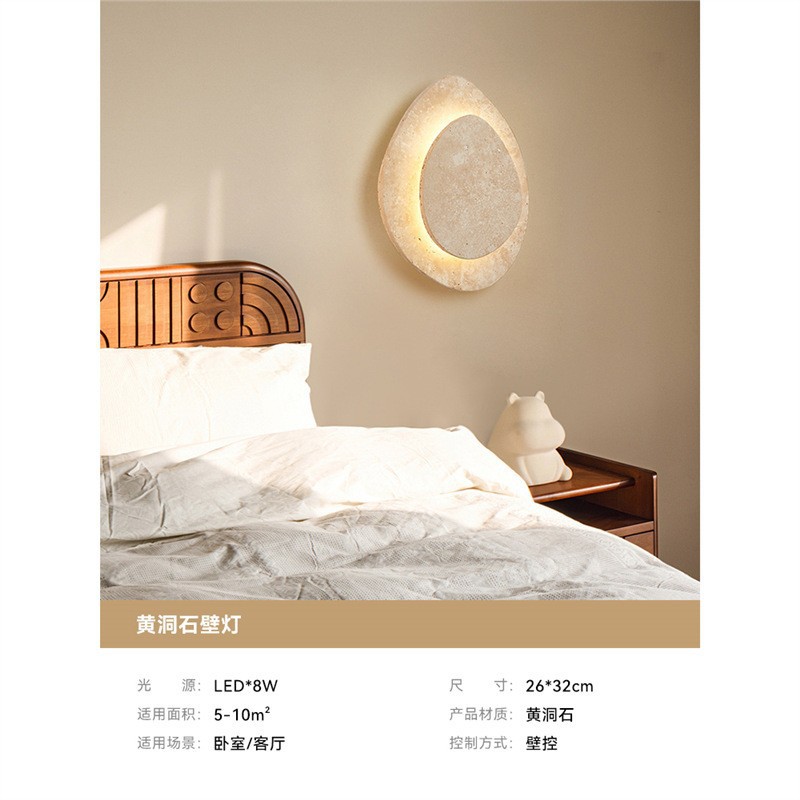 estilo japonés retro cabecera de cama agujero amarillo lámpara de pared de piedra silenciosa balcón sala de estar sofá TV pared de fondo escalera lámpara pasillo