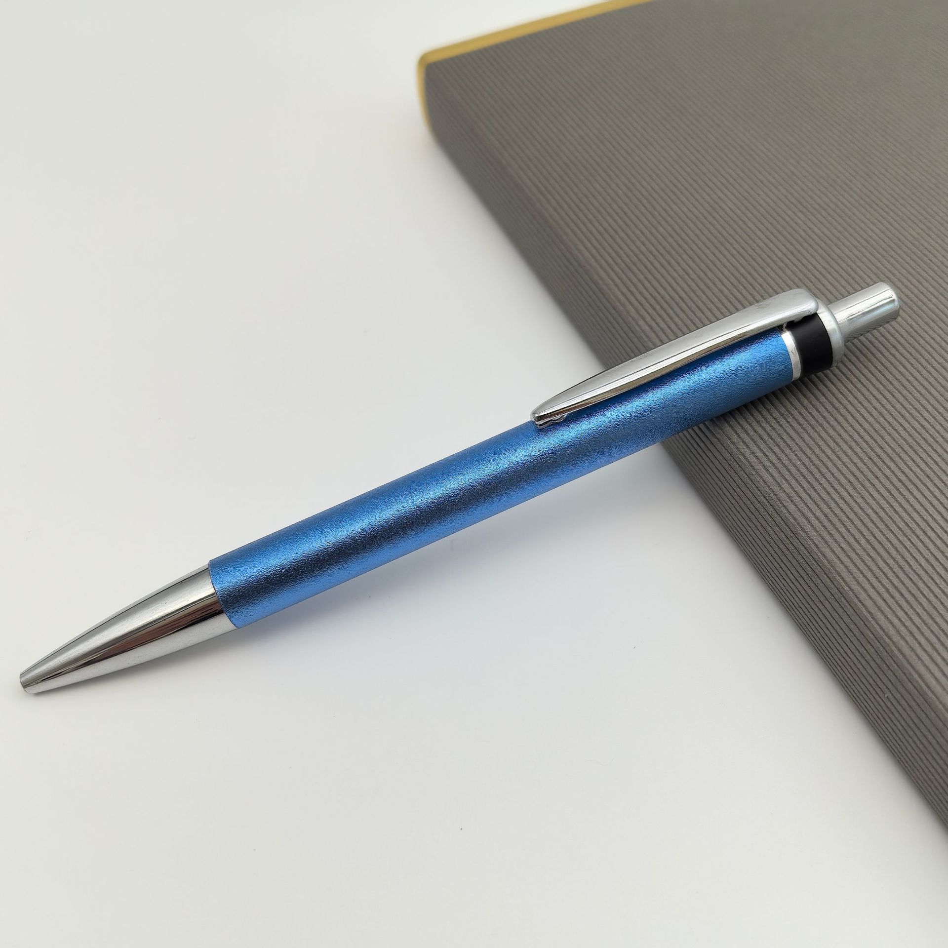 Bolígrafo de metal al por mayor aluminio esmerilado bolígrafo de regalo creativo bolígrafo personalizado logotipo de color láser