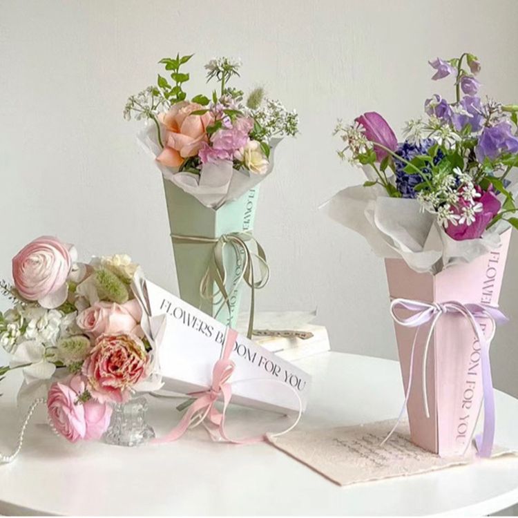 厂家批发新款情人节节日摆设三角形抱抱桶鲜花花束包装装饰