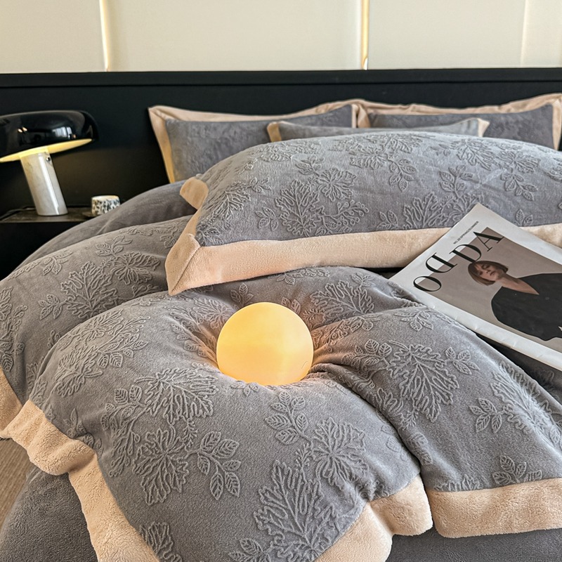 1688厳選連名A類冬5D彫刻牛乳パイル4点セット両面パイルシーツカバーが厚く保温されている